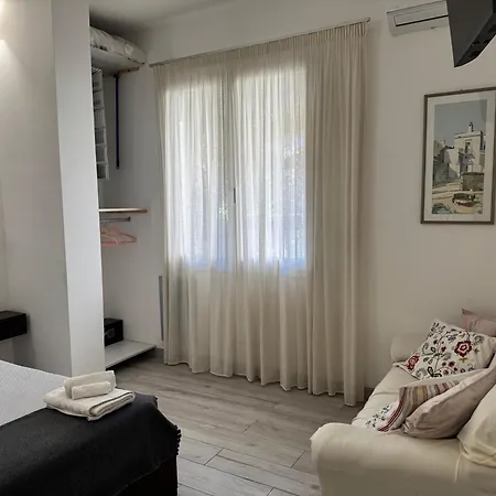 Studio Apartment *