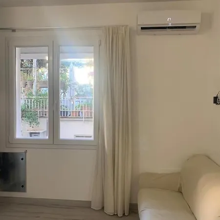 Studio Apartment *